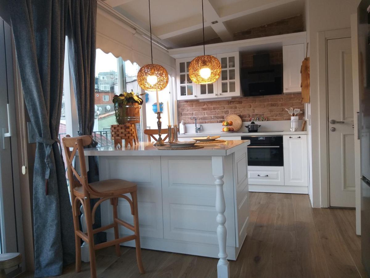 The White Swan Beyoglu Апарт-отель